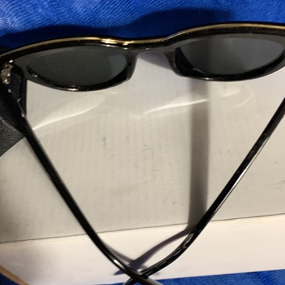 Beautiful brand new black sunglasses gold trim on top - Picture 5 of 6